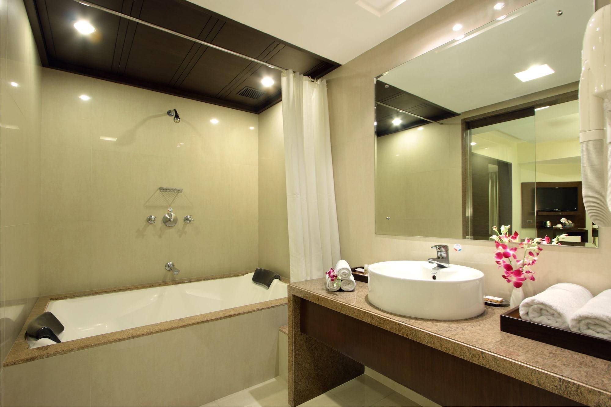 Hotel Express Towers Vadodara Exterior photo