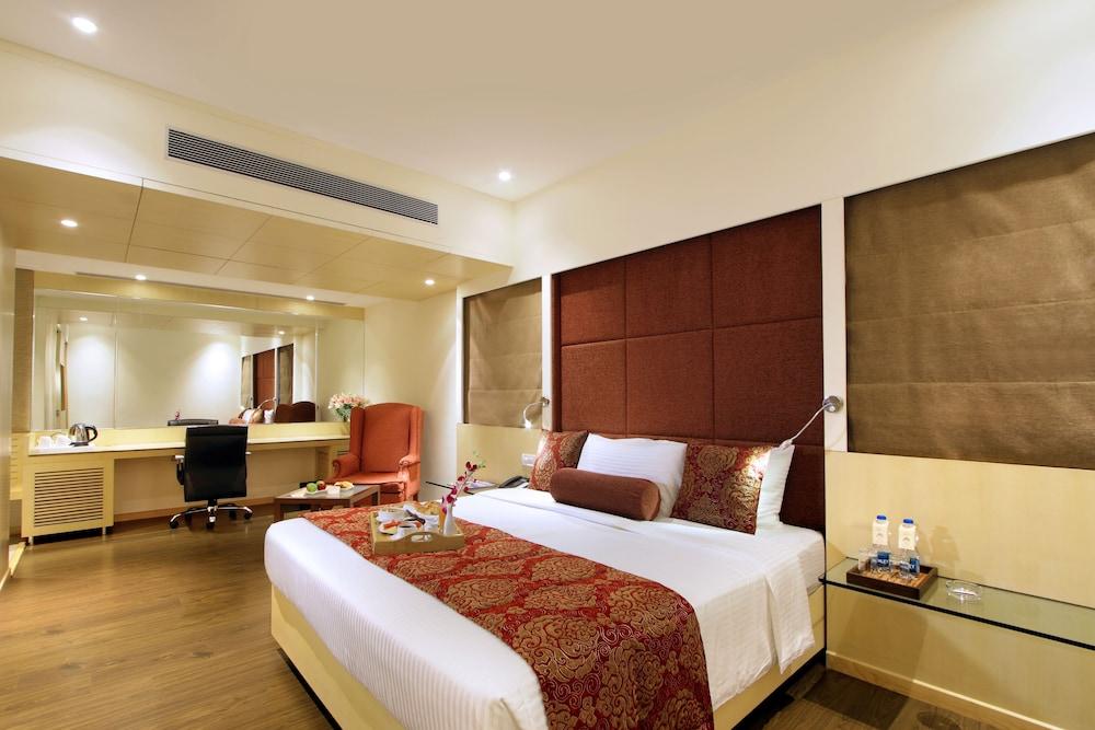 Hotel Express Towers Vadodara Exterior photo