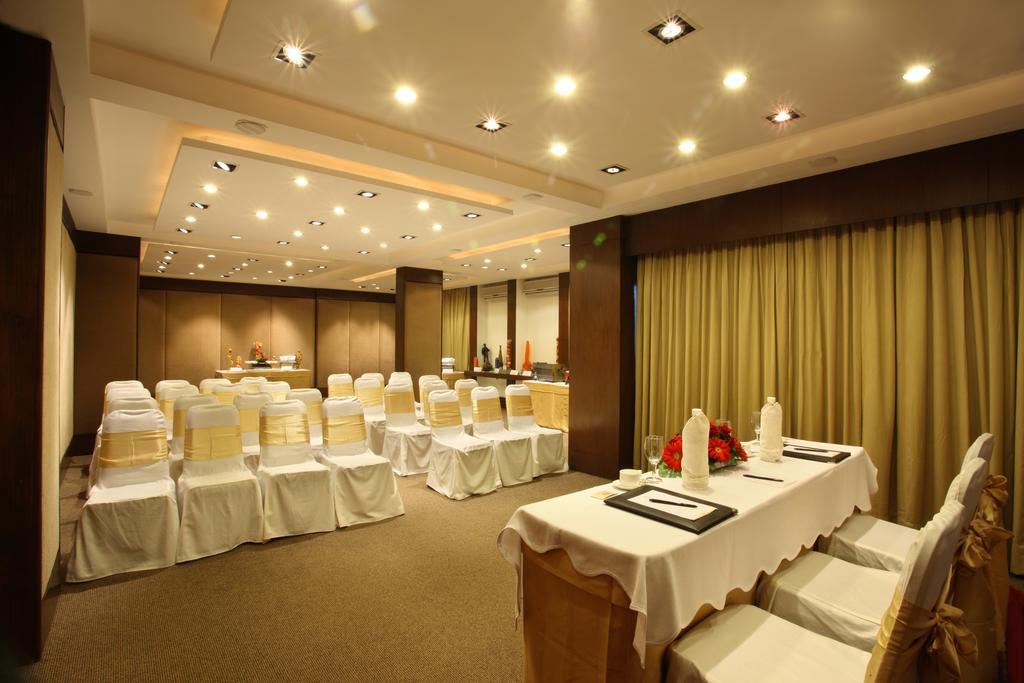 Hotel Express Towers Vadodara Exterior photo