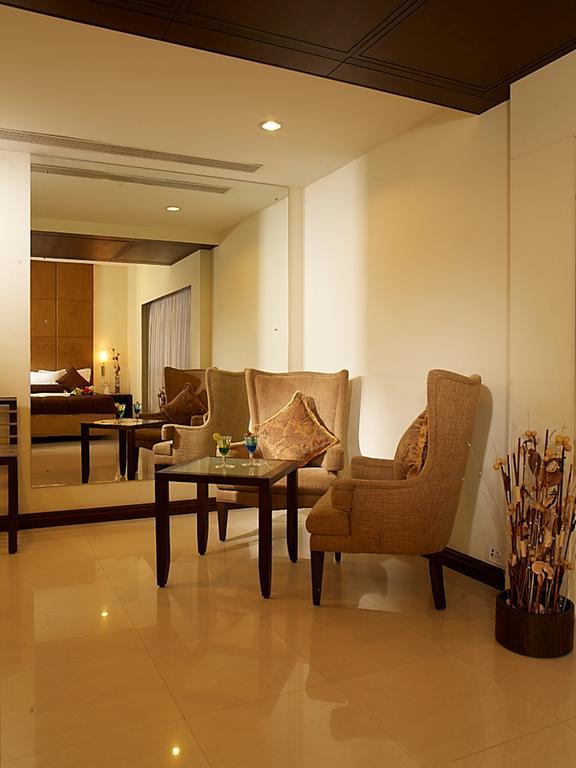 Hotel Express Towers Vadodara Exterior photo