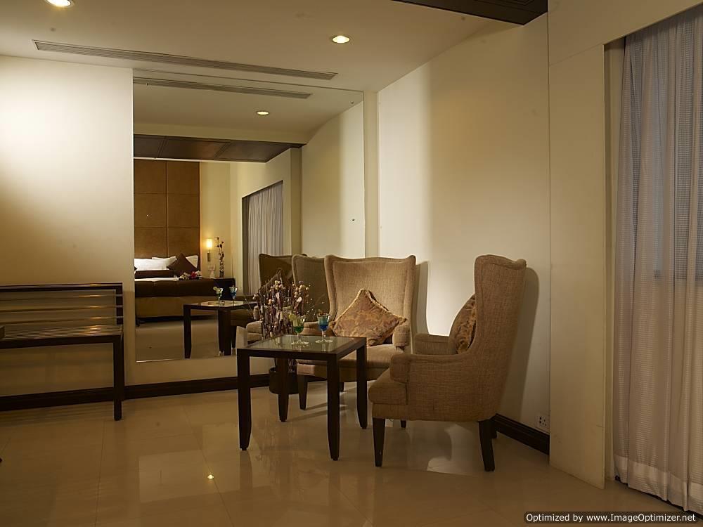 Hotel Express Towers Vadodara Exterior photo