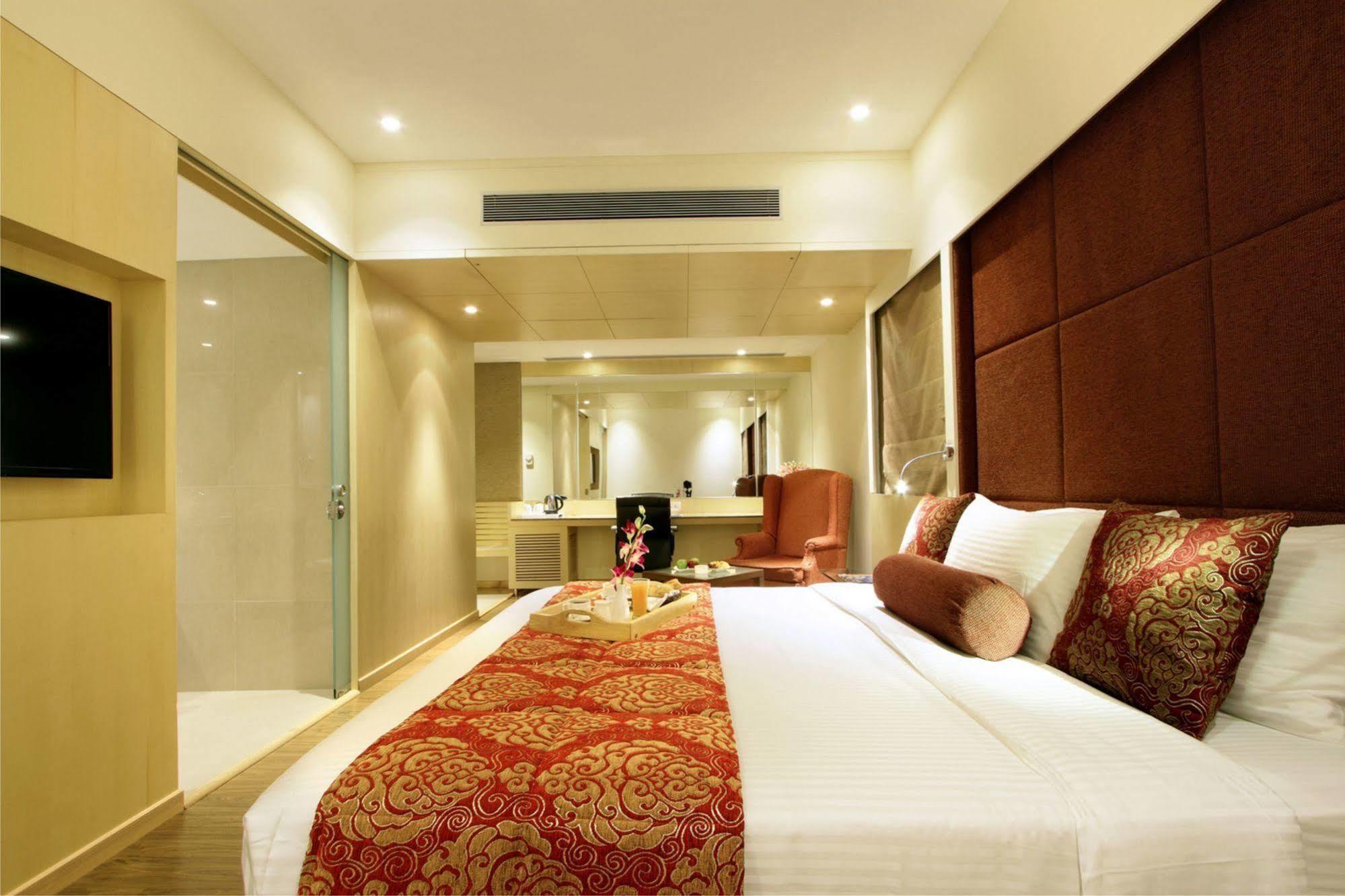Hotel Express Towers Vadodara Exterior photo