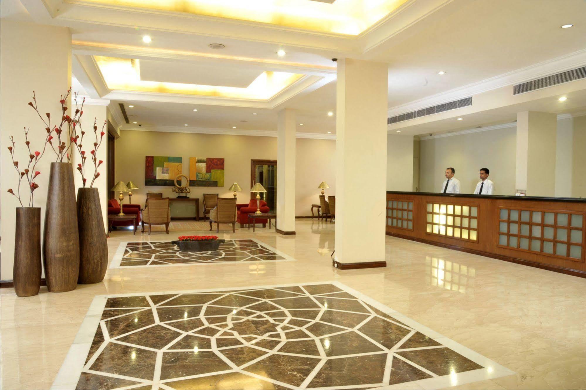 Hotel Express Towers Vadodara Exterior photo