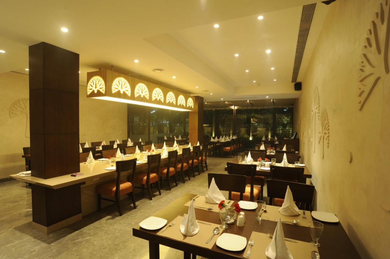 Hotel Express Towers Vadodara Exterior photo